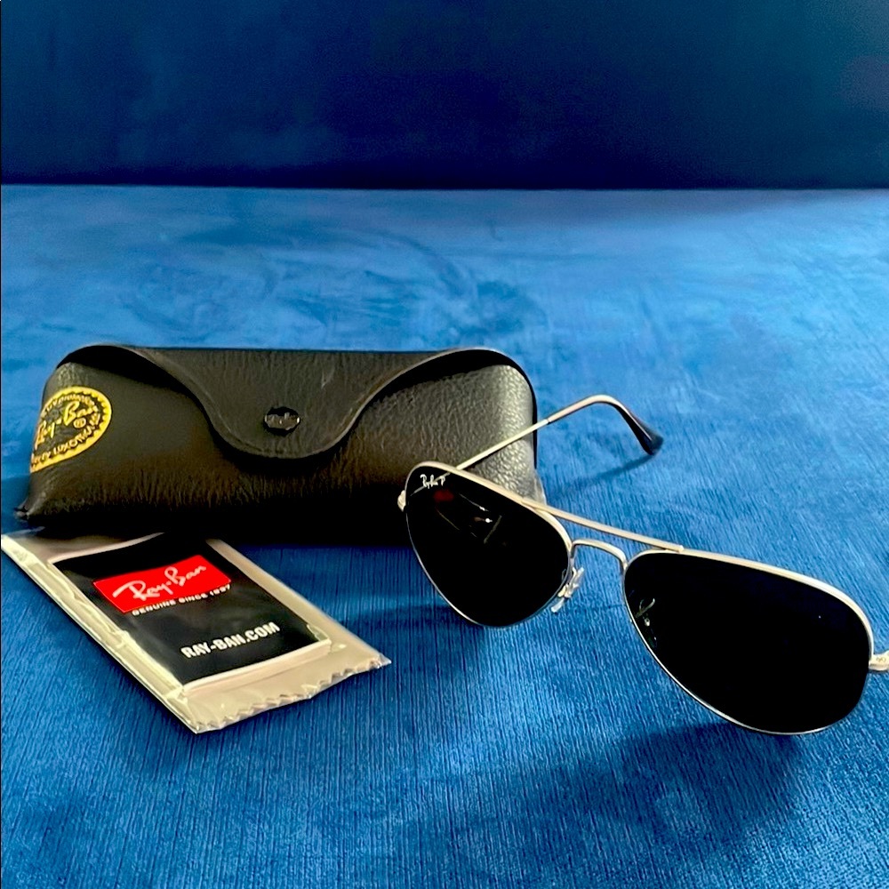 Ray-Ban Polarized Aviator Sunglasses with Case